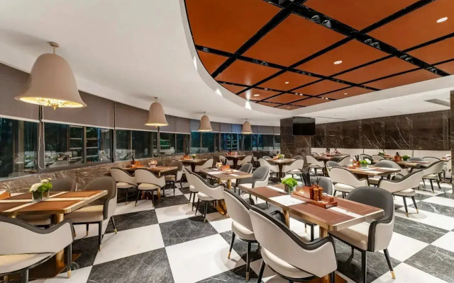 Howard Johnson By Wyndham Life Jiefangbei Chongqing