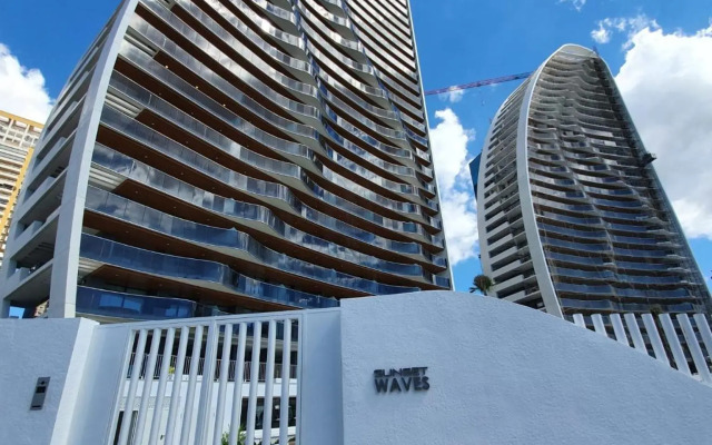 SUNSET WAVES vistas al mar