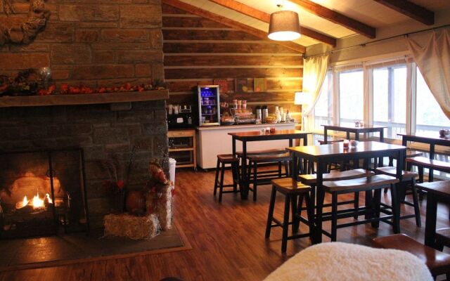 Cliff Dwellers Inn
