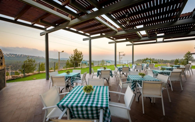 C-Hotel Neve Illan
