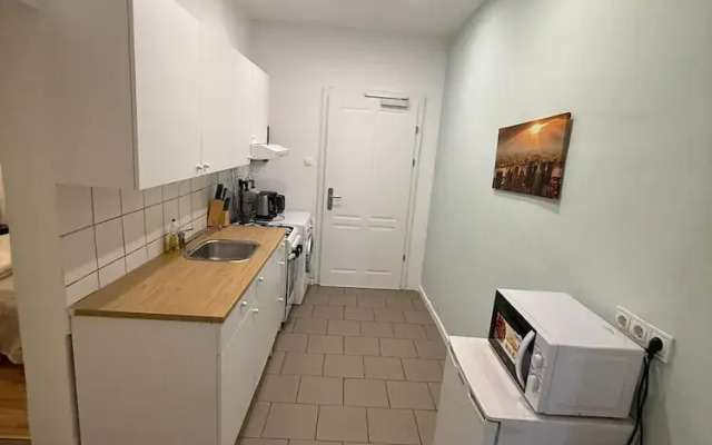Comfy 2BR Apt Westbahnhof Area