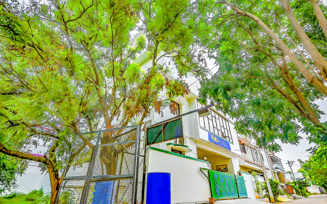 FabHotel Joy's Residency