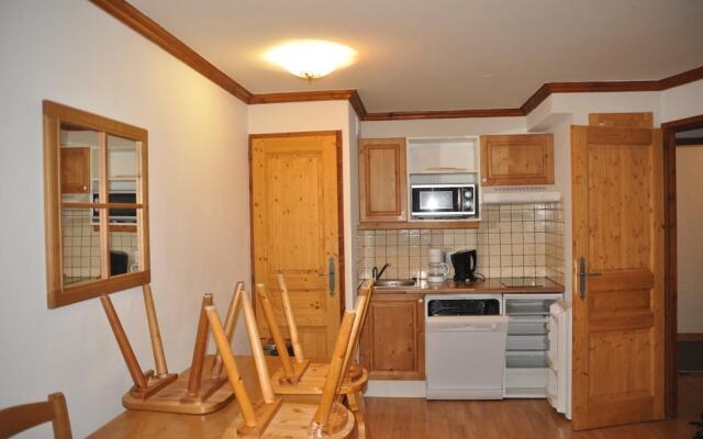 2 Rooms 4 People 2 Exposed East