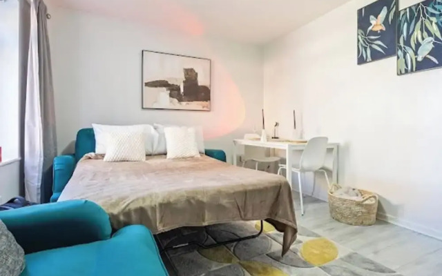 1 Bedroom Apartment Sleeps 4, Free Parking, Tv