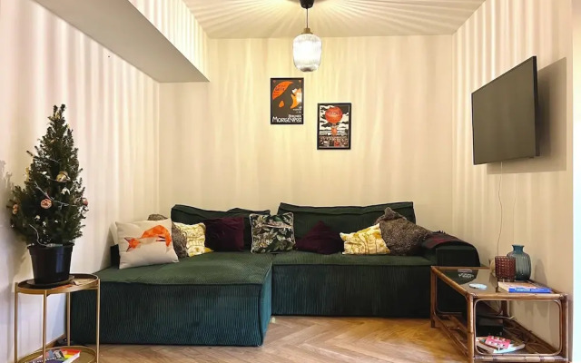 Alegr0 · 60s Chic Central Apartment w/ Garden