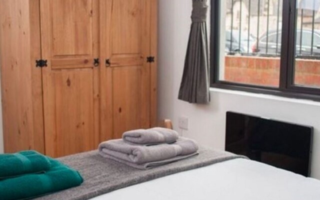 Cosy Holiday Home in Gloucester Near Museum and Cathedral