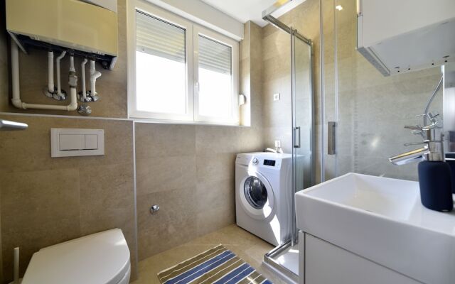 Maja Superior Apartment with Balcony