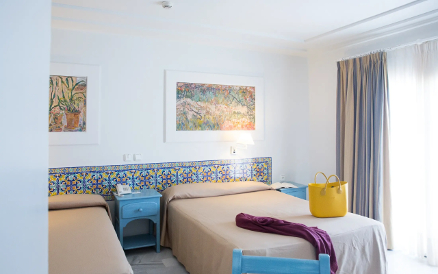 Playa De La Luz Hotel