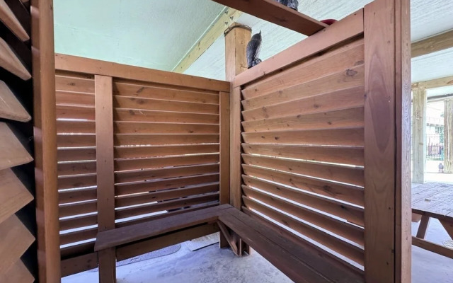 Sea Note 3 Bedroom Home by RedAwning