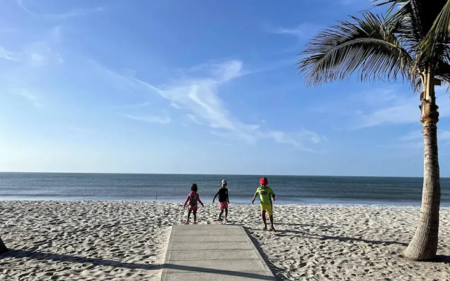 Playa Caracol, a Happy Beach