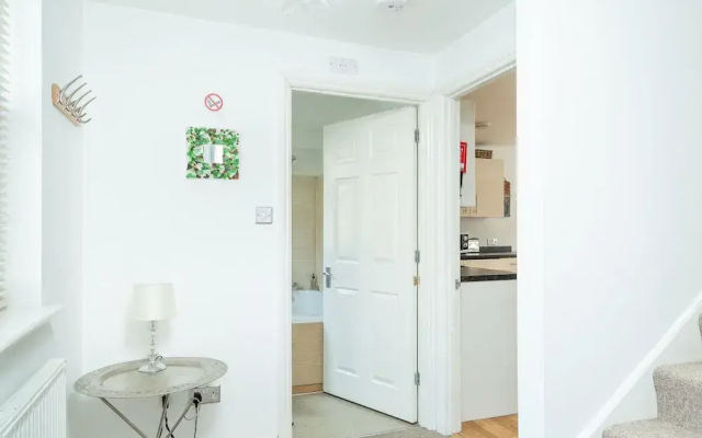 Bath Breaks Apartments