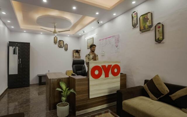 OYO 75701 Red Velvet Rooms & Banquet