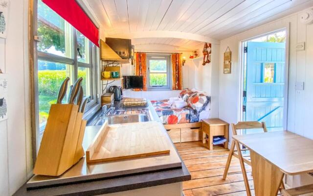 The Hideaway Hut - 1 Bed Shepherds Hut - Dodmarsh