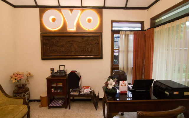 OYO 261 Sasono Putro Guest House