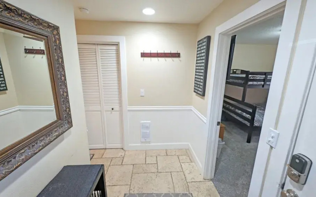Abbot House 4 2 Bedroom Condo