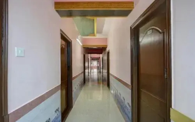 OYO Flagship 22101 Shree Raksha Comforts