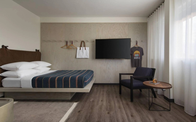 Moxy Nashville Vanderbilt Area