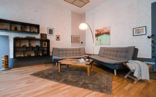 Cozy Loft at Opera