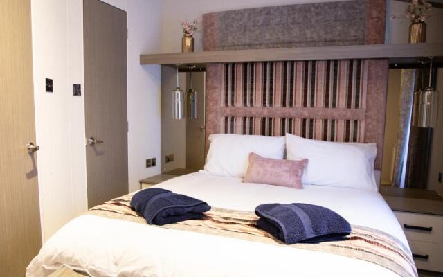 Atlas Ovation Lodge