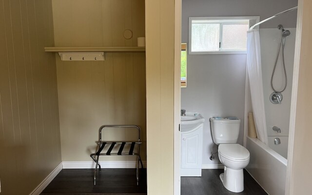 Pioneer Inn by the River