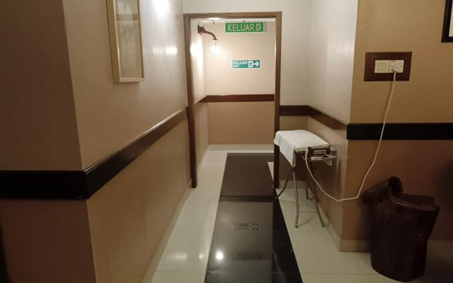 OYO 89976 Fins Hotel