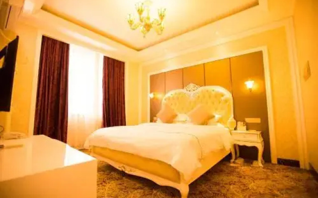 Kuerle Mingyue Crown Bouquet Hotel