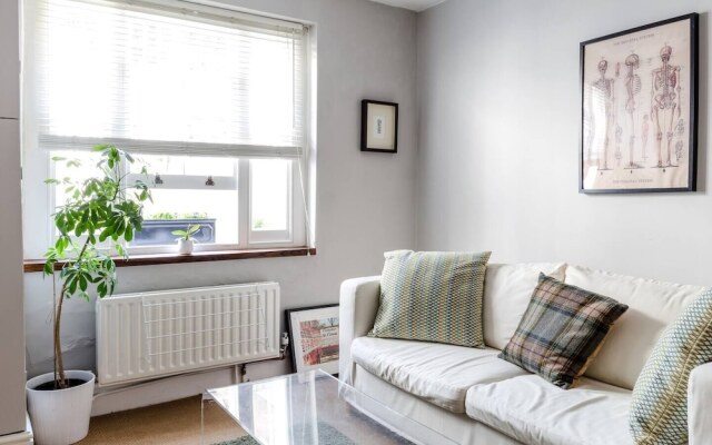 Elegant 2 Br Apartment in W/Garden, Fits 6