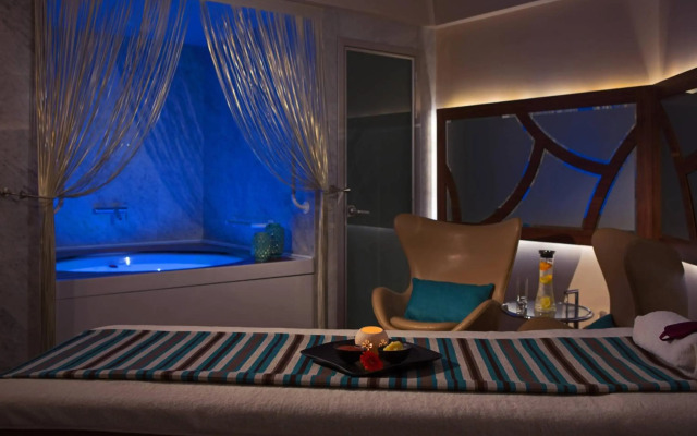 Renaissance Izmir Hotel