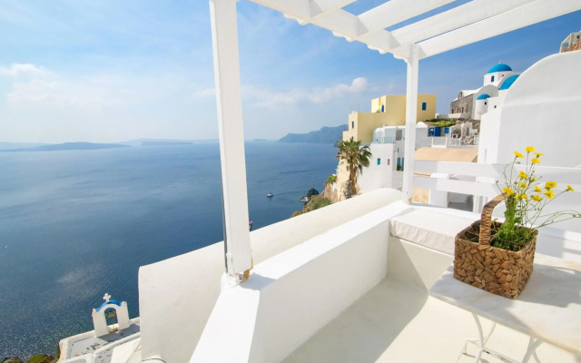 Menias Cave House