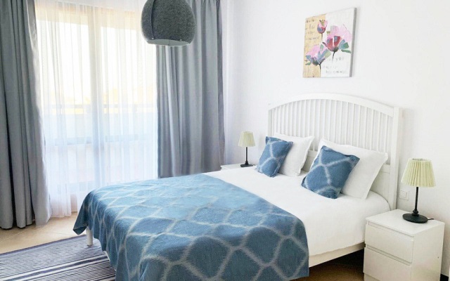 Oasis Park Aparthotel