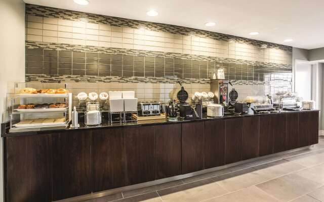 La Quinta Inn & Suites by Wyndham Atlanta Midtown - Buckhead