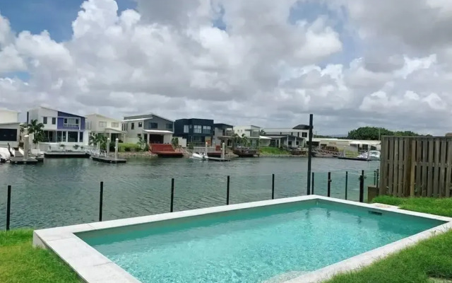Hope Island Water Front House