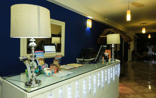 Hotel Maya Azul