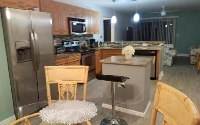 2BR/1BA Vacation Rental - Sienna Park