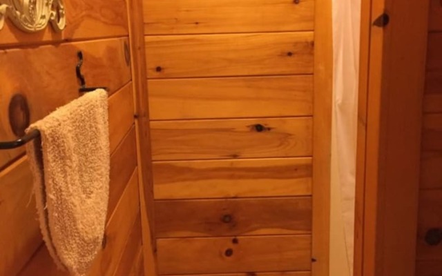 The Historic Leakey Inn