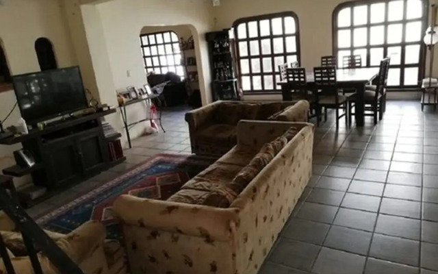 Hermosa y Confortable Casa Amplia