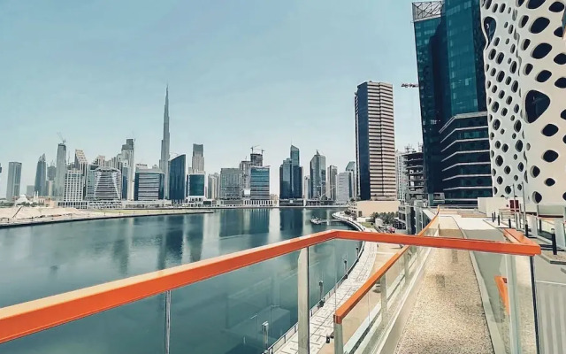 LUX - Binghatti Canal View Suite