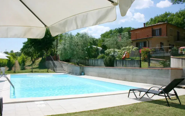 Wonderful Private Villa With Private Pool, TV, Pets Allowed and Parking, Close to Montepulciano