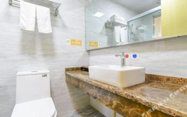 GreenTree Inn Express Hotel (Hefeinan Railway Station Gongjing College Subway Station) – Bathroom – Hefei