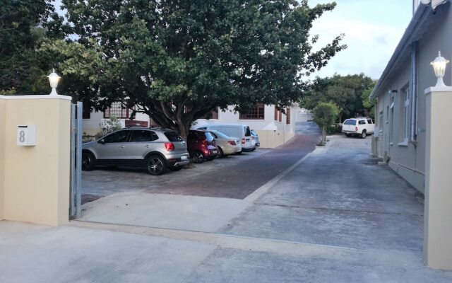 6 On Kloof Guest House