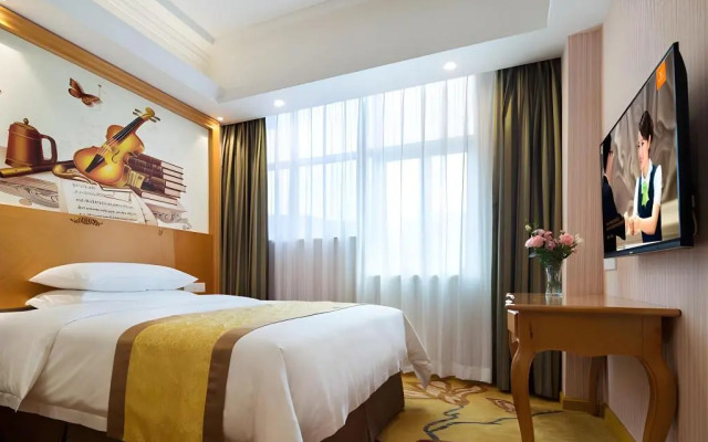 Vienna Hotel (Huidong and Run Pedestrian Street)