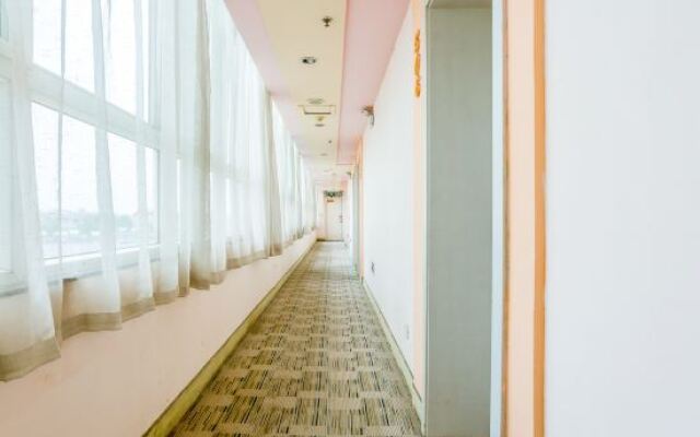 Ginza Jingsu Hotel (Jinan Changqing Jing Shi Xi Road University Road Bus Station)