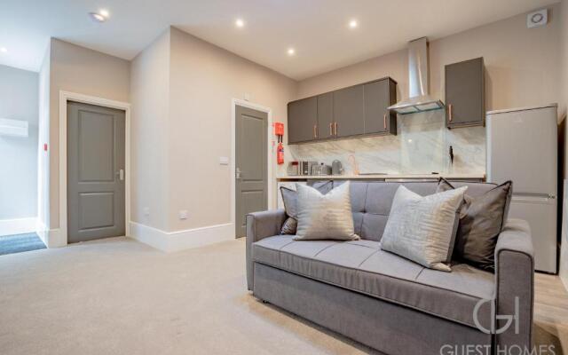 Worcester 1 Bed Apartment With Private Entrance