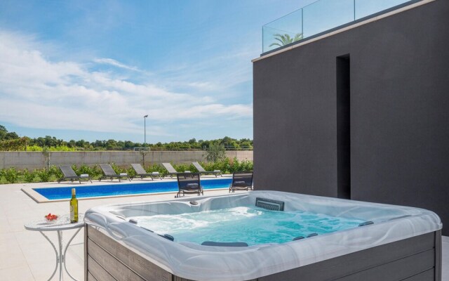 Stunning Home in Kujici With Sauna, Wifi and 5 Bedrooms