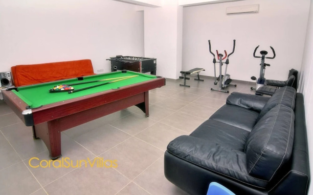 Blue - Beach Front Spectacular Villa Sleeps 10