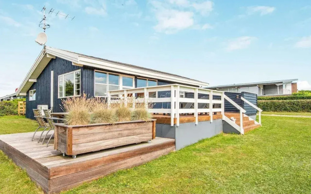 Vibrant Holiday Home in Juelsminde near Sea