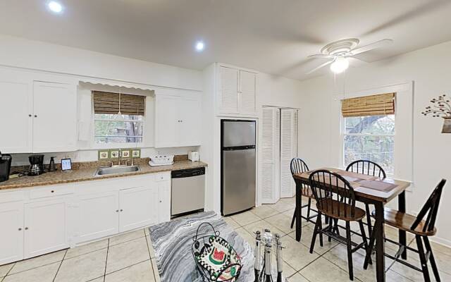 2BR Casa Travis Heights by RedAwning