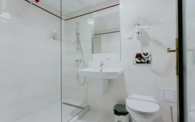 Hotel Lacu Rosu