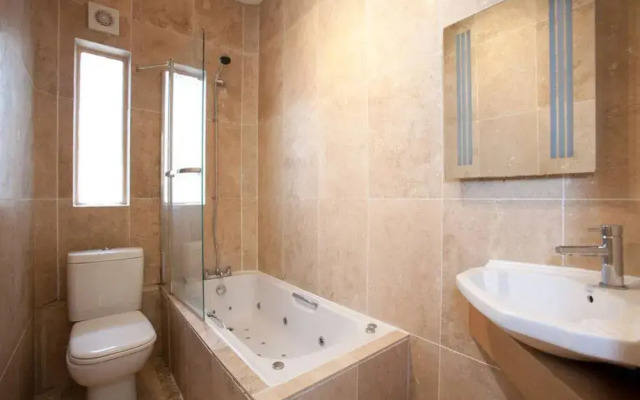 Trafalgar Square Apartments