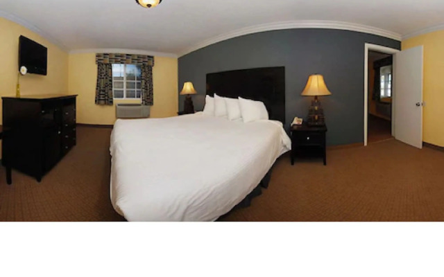 Solaire Inn & Suites